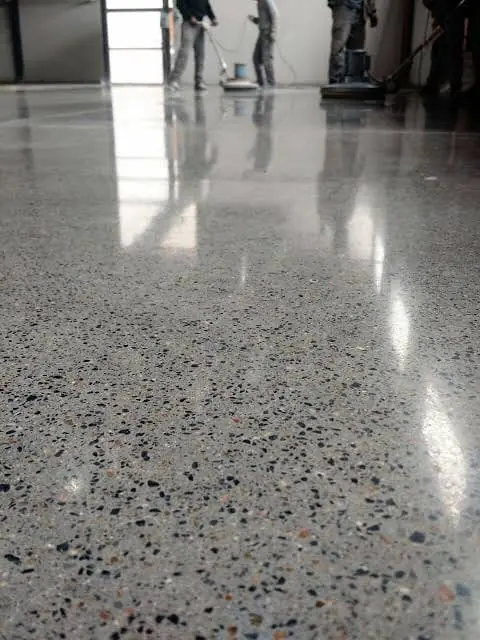 Lapidação de concreto — trabalho realizado pela Radpóxi Pisos